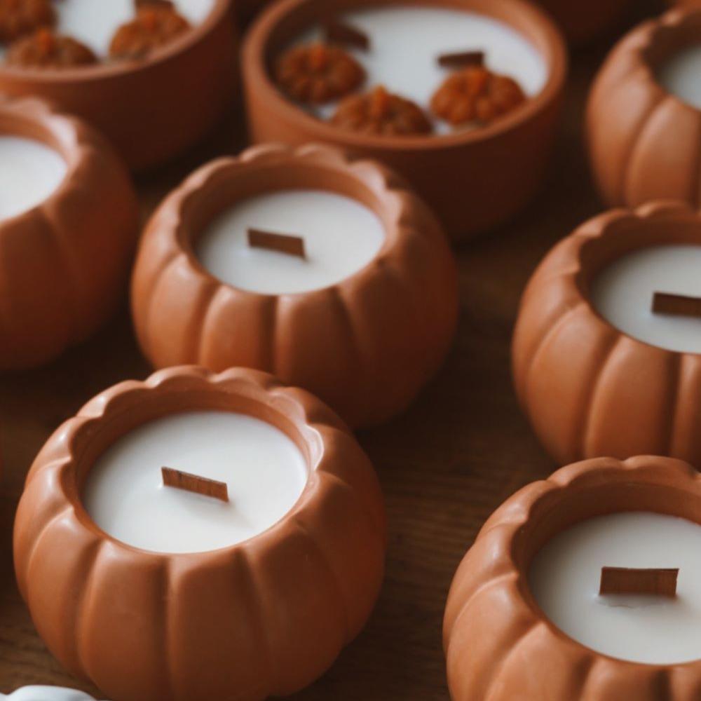 Duftkerze in Kürbisform